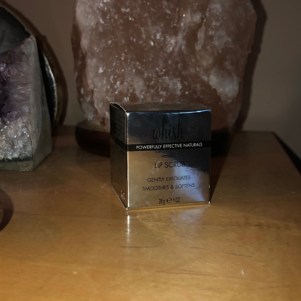 Whish Lip scrub in Vanilla